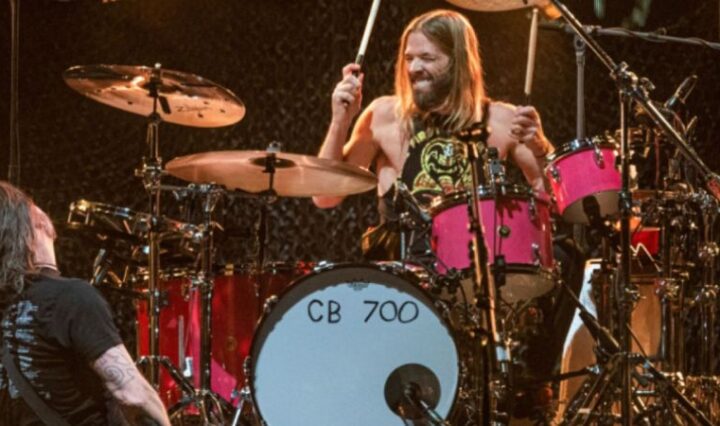 Foo-Fighters-anuncia-retorno-aos-palcos-com-shows-em-tributo-ao-baterista-Taylor-Hawkins