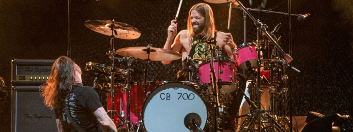 Foo-Fighters-anuncia-retorno-aos-palcos-com-shows-em-tributo-ao-baterista-Taylor-Hawkins