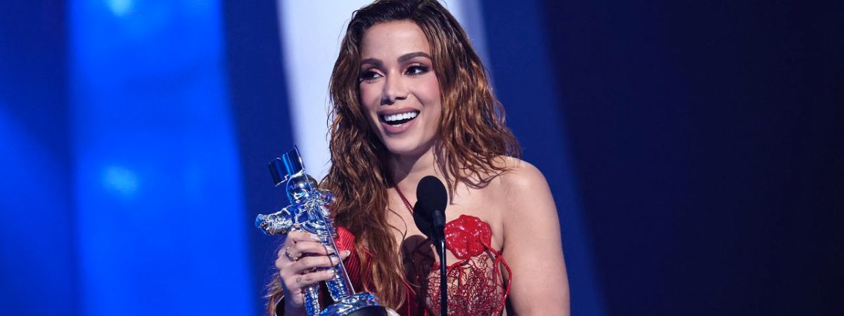 HISTORICO-Anitta-vence-a-categoria-de-Melhor-Clipe-de-Musica-Latina-no-Video-Music-Awards-2022