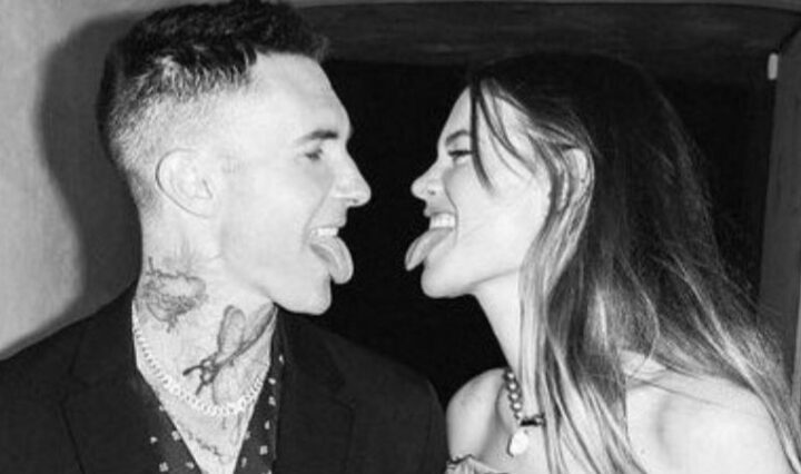 Adam-Levine-nega-ter-traido-a-esposa-mas-confessa-que-ja-passou-dos-limites